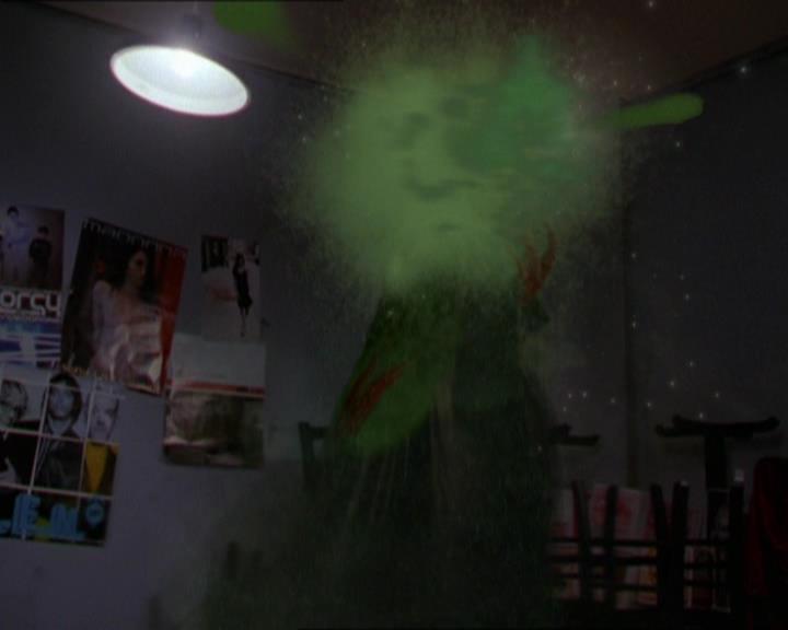 Charmed-Online_dot_net-2x05TheDevilsMusic2194.jpg
