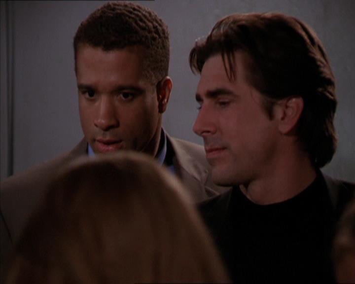 Charmed-Online_dot_net-2x05TheDevilsMusic2220.jpg