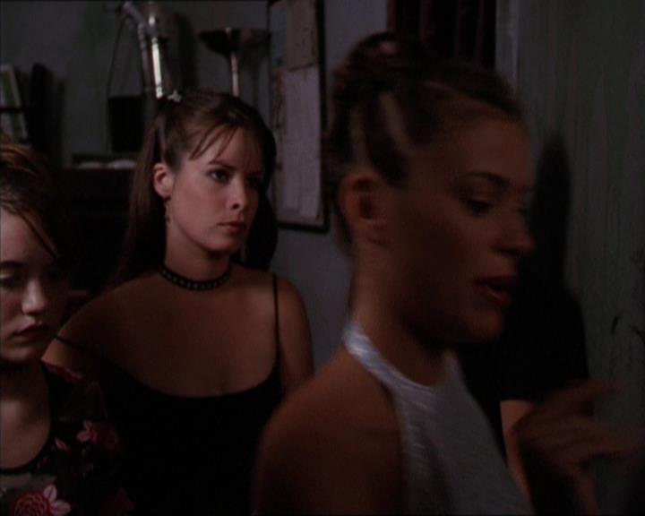 Charmed-Online_dot_net-2x05TheDevilsMusic2222.jpg
