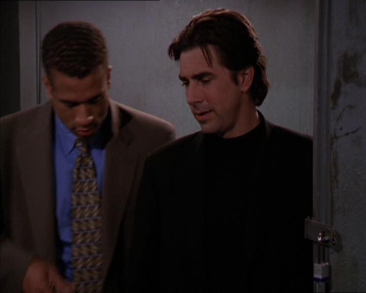 Charmed-Online_dot_net-2x05TheDevilsMusic2230.jpg