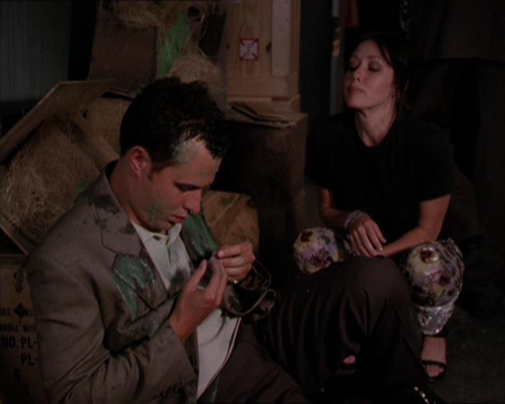 Charmed-Online_dot_net-2x05TheDevilsMusic2236.jpg