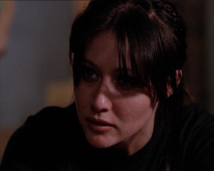 Charmed-Online_dot_net-2x05TheDevilsMusic2246.jpg