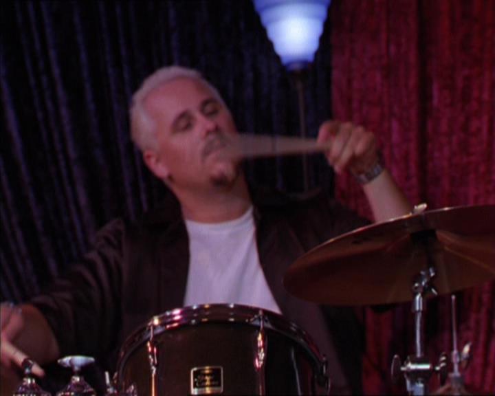 Charmed-Online_dot_net-2x05TheDevilsMusic2291.jpg