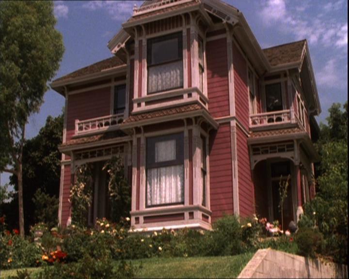 Charmed-Online_dot_net-2x05TheDevilsMusic2318.jpg