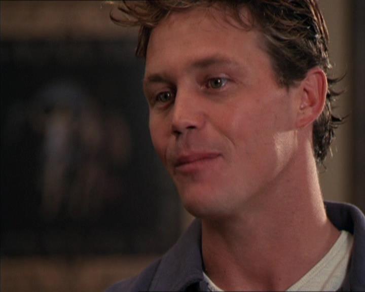 Charmed-Online_dot_net-2x05TheDevilsMusic2466.jpg