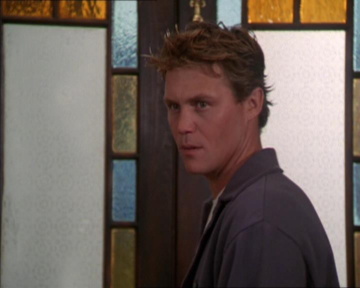 Charmed-Online_dot_net-2x05TheDevilsMusic2502.jpg