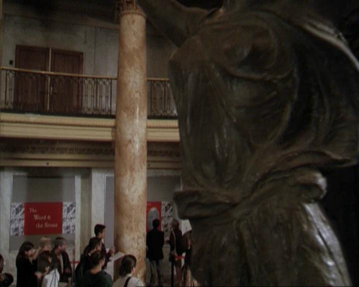 Charmed-Online-dot-net_207TheyreEverywhere0004.jpg