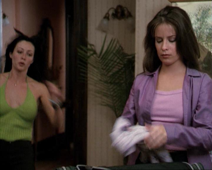 Charmed-Online-dot-net_207TheyreEverywhere0148.jpg