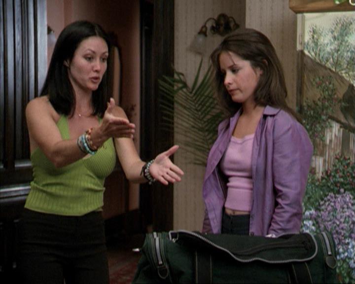 Charmed-Online-dot-net_207TheyreEverywhere0159.jpg