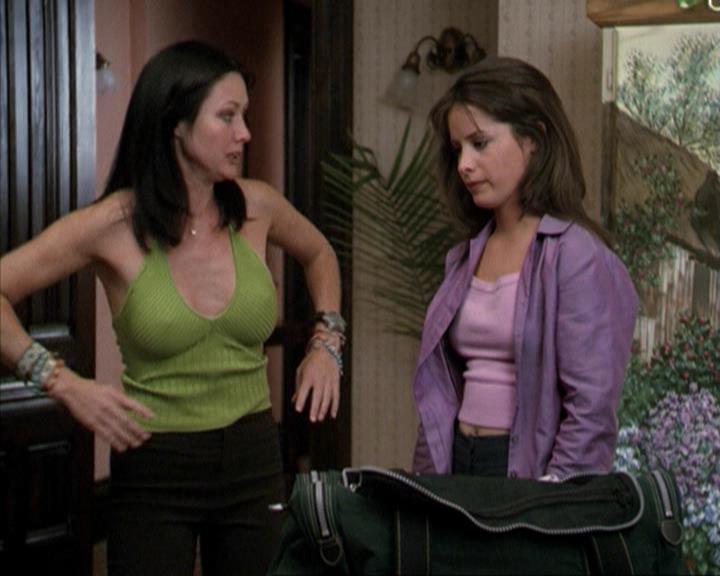 Charmed-Online-dot-net_207TheyreEverywhere0160.jpg