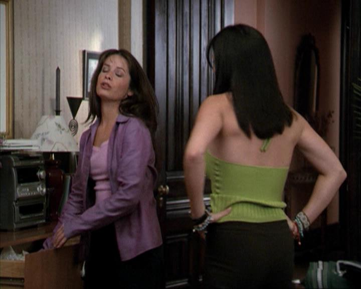 Charmed-Online-dot-net_207TheyreEverywhere0167.jpg