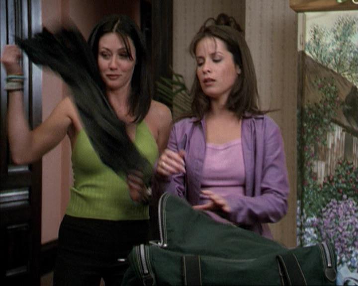 Charmed-Online-dot-net_207TheyreEverywhere0219.jpg