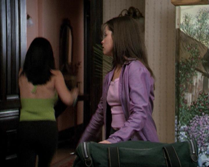 Charmed-Online-dot-net_207TheyreEverywhere0220.jpg