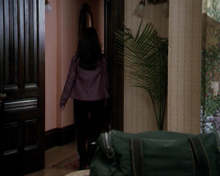 Charmed-Online-dot-net_207TheyreEverywhere0226.jpg