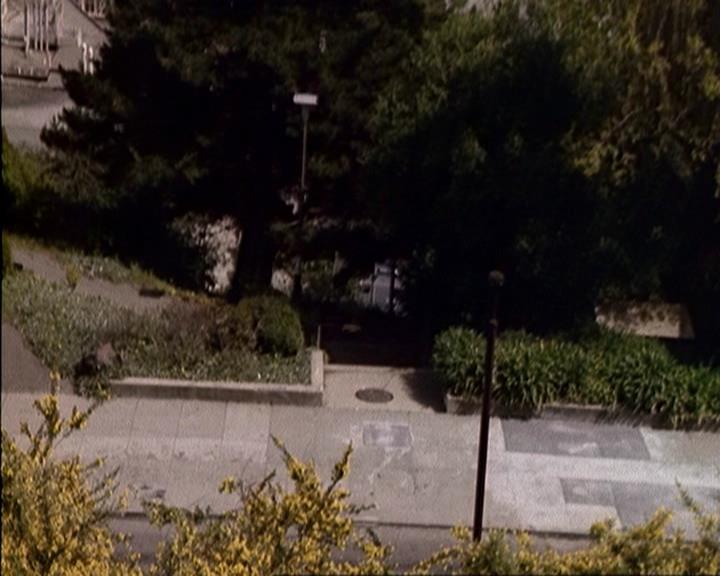 Charmed-Online-dot-net_207TheyreEverywhere0320.jpg