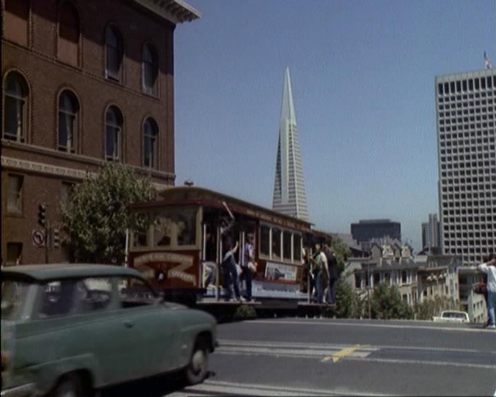 Charmed-Online-dot-net_207TheyreEverywhere0358.jpg