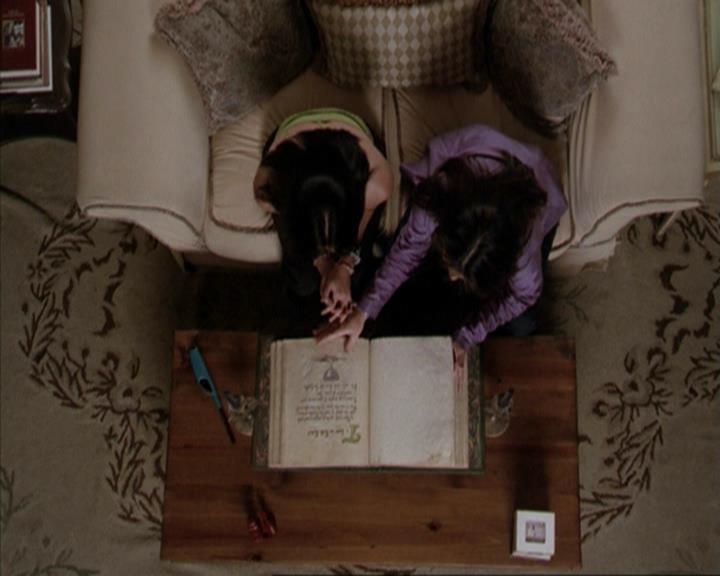 Charmed-Online-dot-net_207TheyreEverywhere0369.jpg