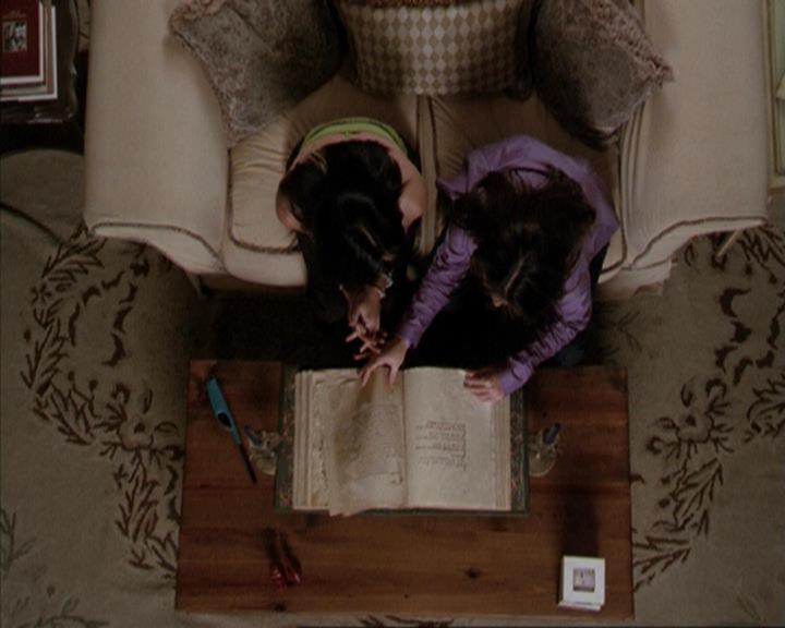 Charmed-Online-dot-net_207TheyreEverywhere0371.jpg