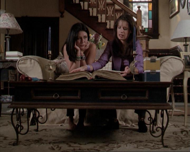 Charmed-Online-dot-net_207TheyreEverywhere0372.jpg