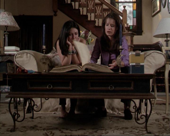 Charmed-Online-dot-net_207TheyreEverywhere0373.jpg