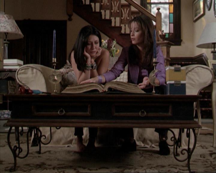 Charmed-Online-dot-net_207TheyreEverywhere0375.jpg