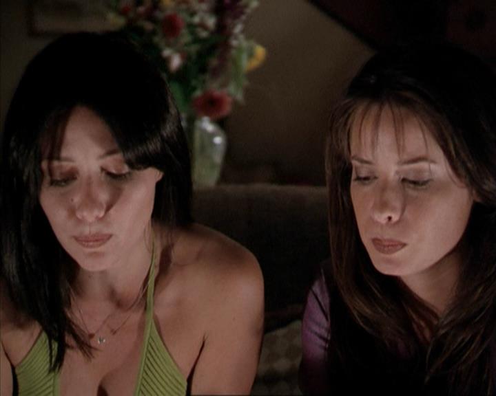Charmed-Online-dot-net_207TheyreEverywhere0411.jpg