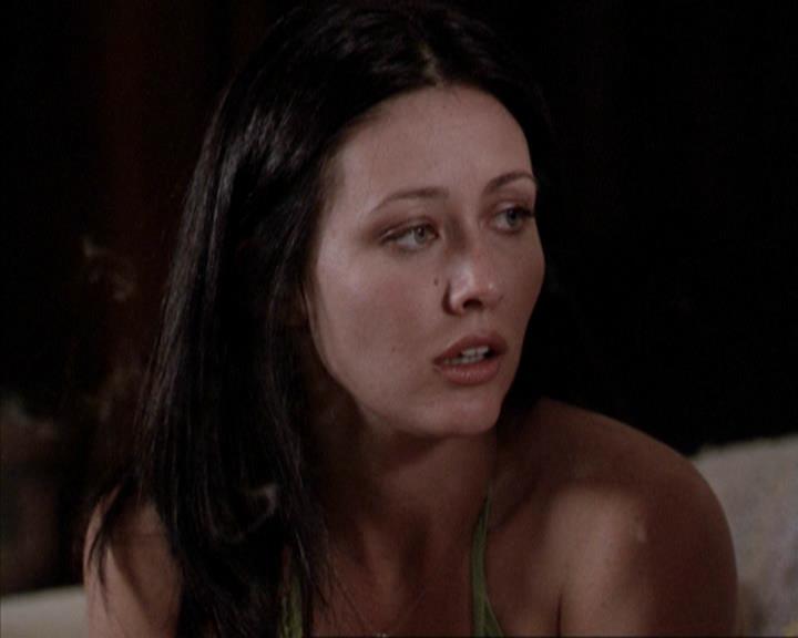 Charmed-Online-dot-net_207TheyreEverywhere0424.jpg