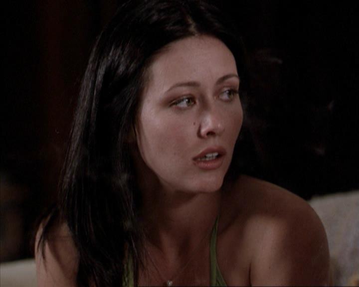 Charmed-Online-dot-net_207TheyreEverywhere0425.jpg
