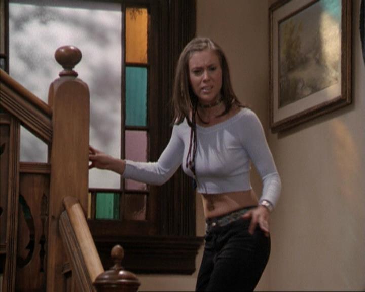 Charmed-Online-dot-net_207TheyreEverywhere0438.jpg