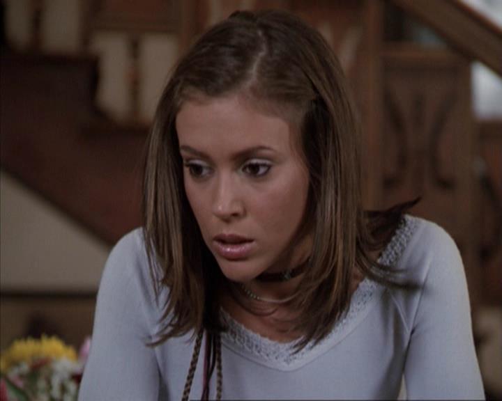 Charmed-Online-dot-net_207TheyreEverywhere0449.jpg