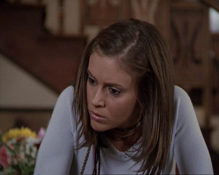 Charmed-Online-dot-net_207TheyreEverywhere0473.jpg