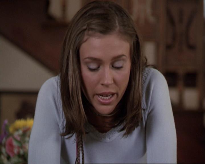Charmed-Online-dot-net_207TheyreEverywhere0478.jpg