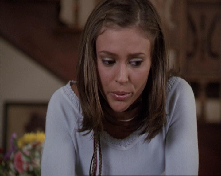 Charmed-Online-dot-net_207TheyreEverywhere0486.jpg