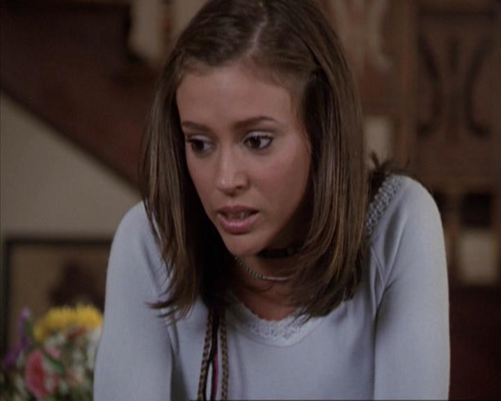 Charmed-Online-dot-net_207TheyreEverywhere0490.jpg
