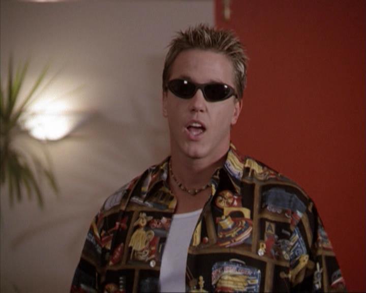 Charmed-Online-dot-net_207TheyreEverywhere0515.jpg
