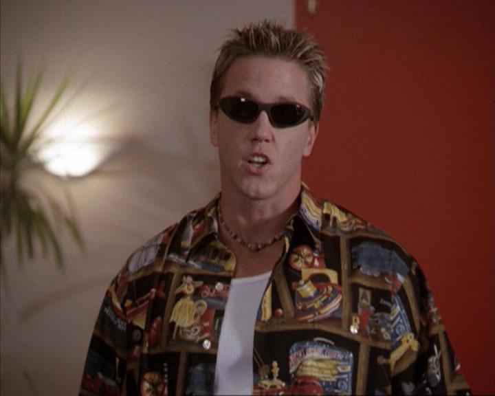 Charmed-Online-dot-net_207TheyreEverywhere0518.jpg