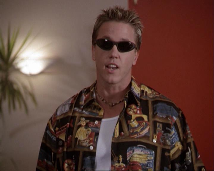 Charmed-Online-dot-net_207TheyreEverywhere0519.jpg