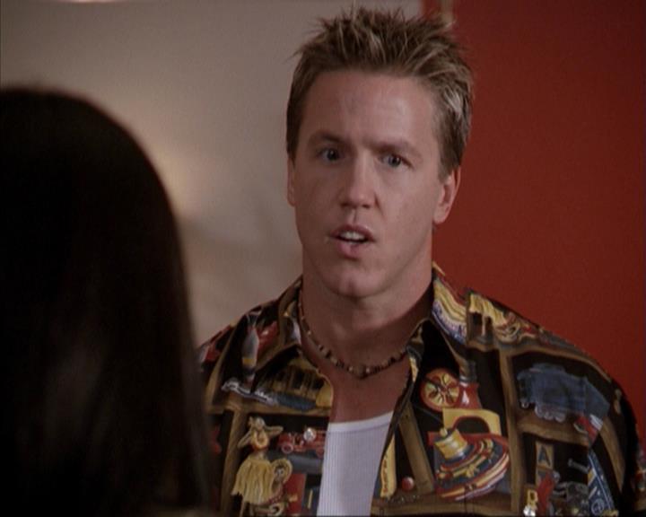 Charmed-Online-dot-net_207TheyreEverywhere0543.jpg