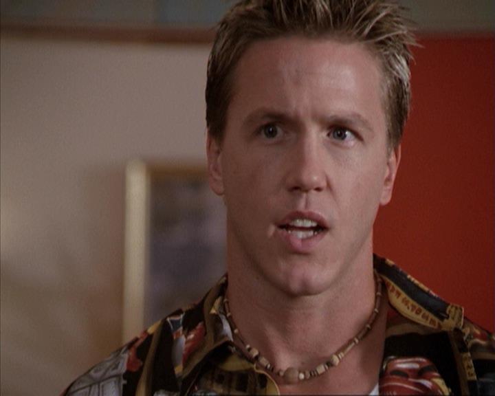 Charmed-Online-dot-net_207TheyreEverywhere0553.jpg