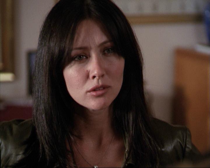 Charmed-Online-dot-net_207TheyreEverywhere0554.jpg