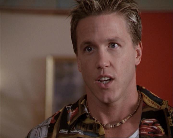 Charmed-Online-dot-net_207TheyreEverywhere0565.jpg