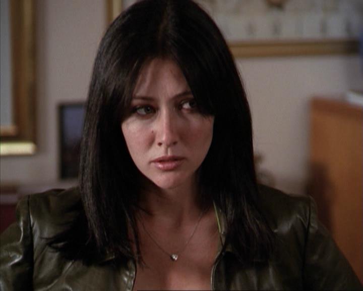 Charmed-Online-dot-net_207TheyreEverywhere0575.jpg