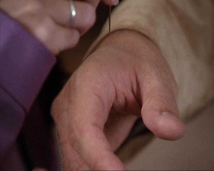 Charmed-Online-dot-net_207TheyreEverywhere0606.jpg