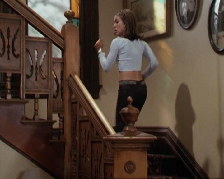 Charmed-Online-dot-net_207TheyreEverywhere0626.jpg