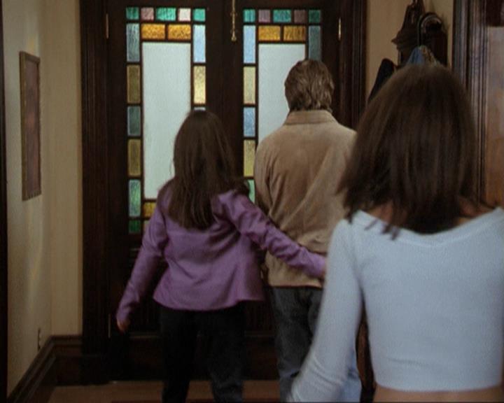 Charmed-Online-dot-net_207TheyreEverywhere0671.jpg