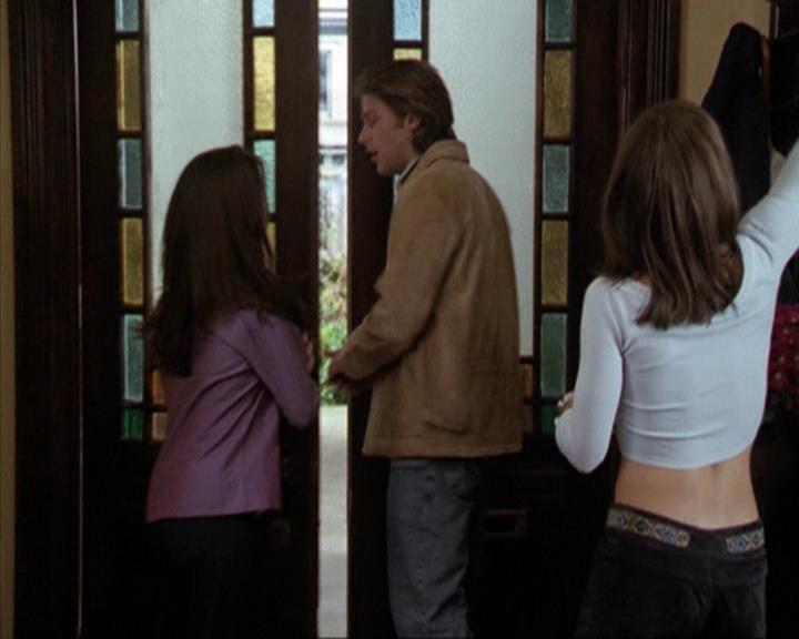 Charmed-Online-dot-net_207TheyreEverywhere0673.jpg