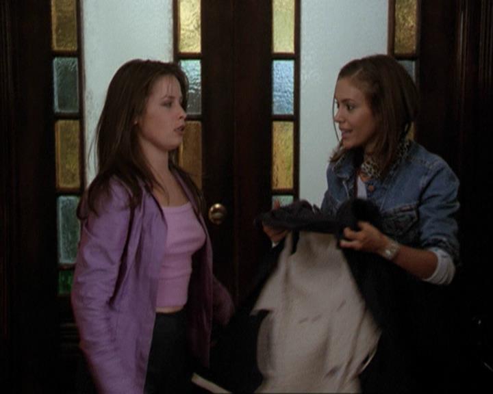 Charmed-Online-dot-net_207TheyreEverywhere0691.jpg