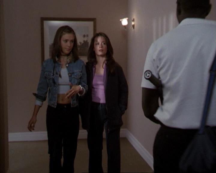 Charmed-Online-dot-net_207TheyreEverywhere0706.jpg