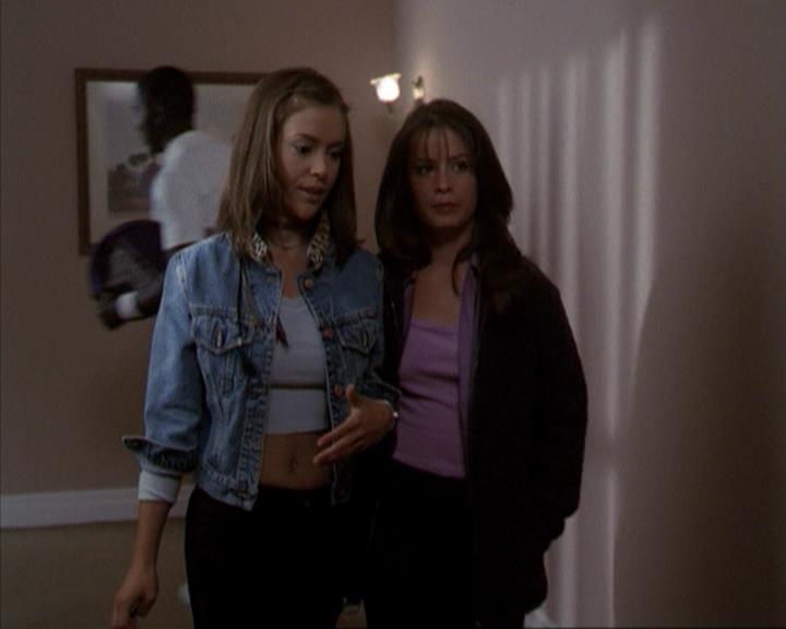 Charmed-Online-dot-net_207TheyreEverywhere0708.jpg