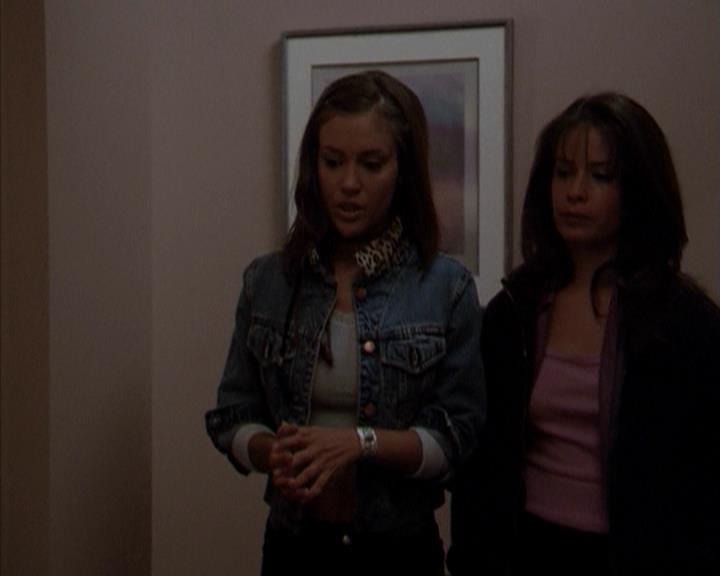 Charmed-Online-dot-net_207TheyreEverywhere0713.jpg